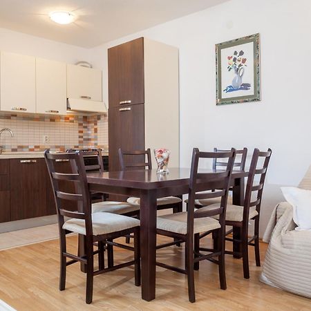 Apartments Leut 80M From The Sea Podgora Exteriör bild