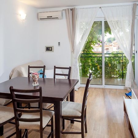 Apartments Leut 80M From The Sea Podgora Exteriör bild