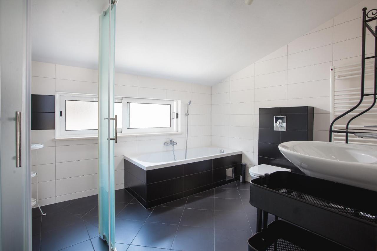 Apartments Leut 80M From The Sea Podgora Rum bild