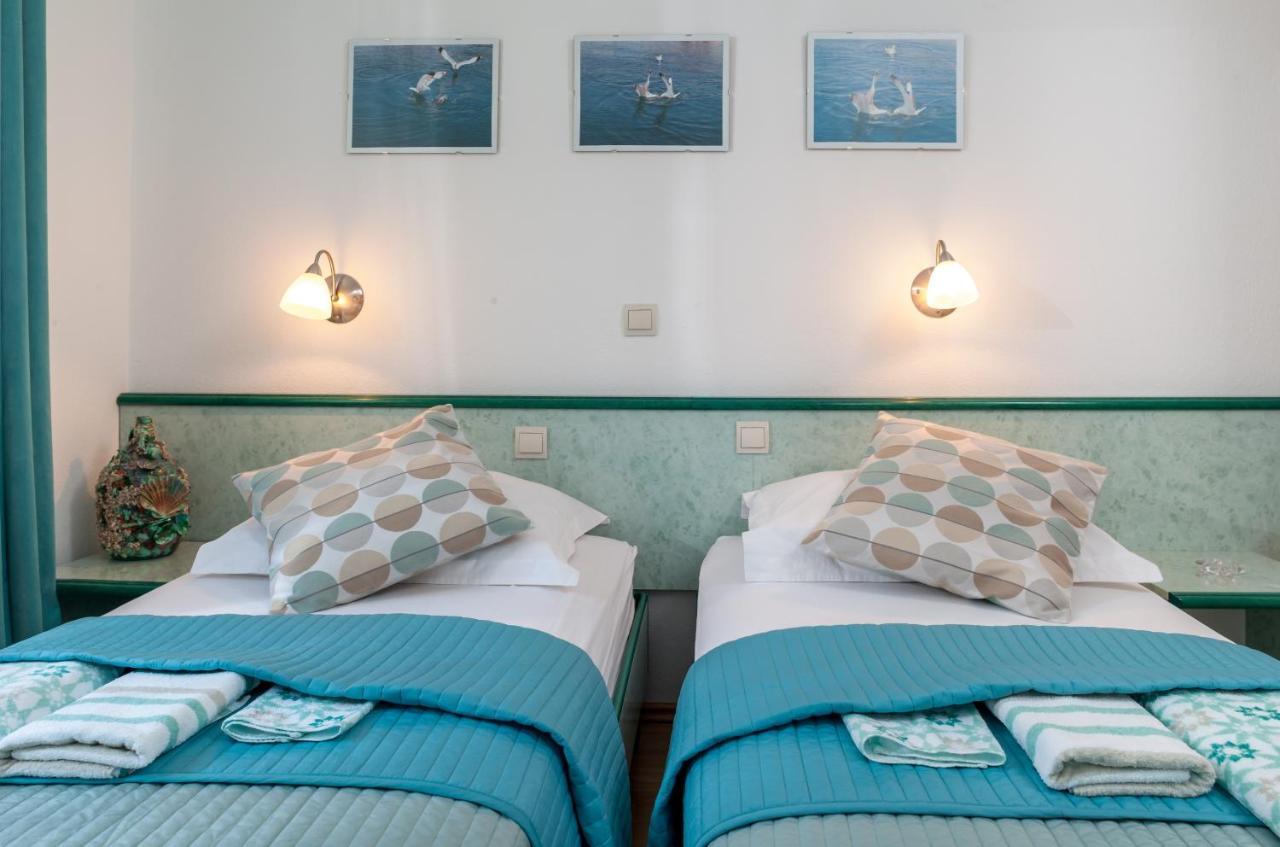 Apartments Leut 80M From The Sea Podgora Rum bild