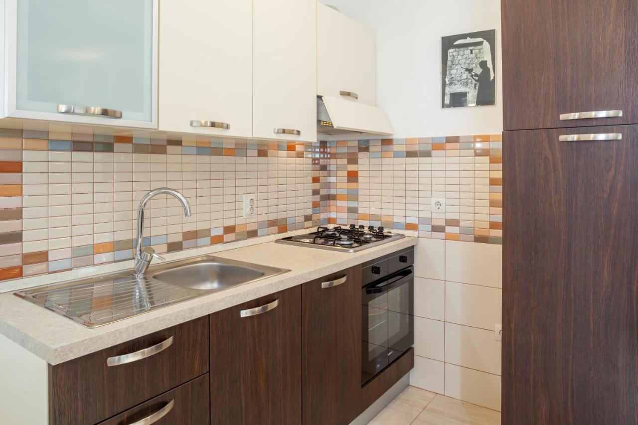 Apartments Leut 80M From The Sea Podgora Rum bild