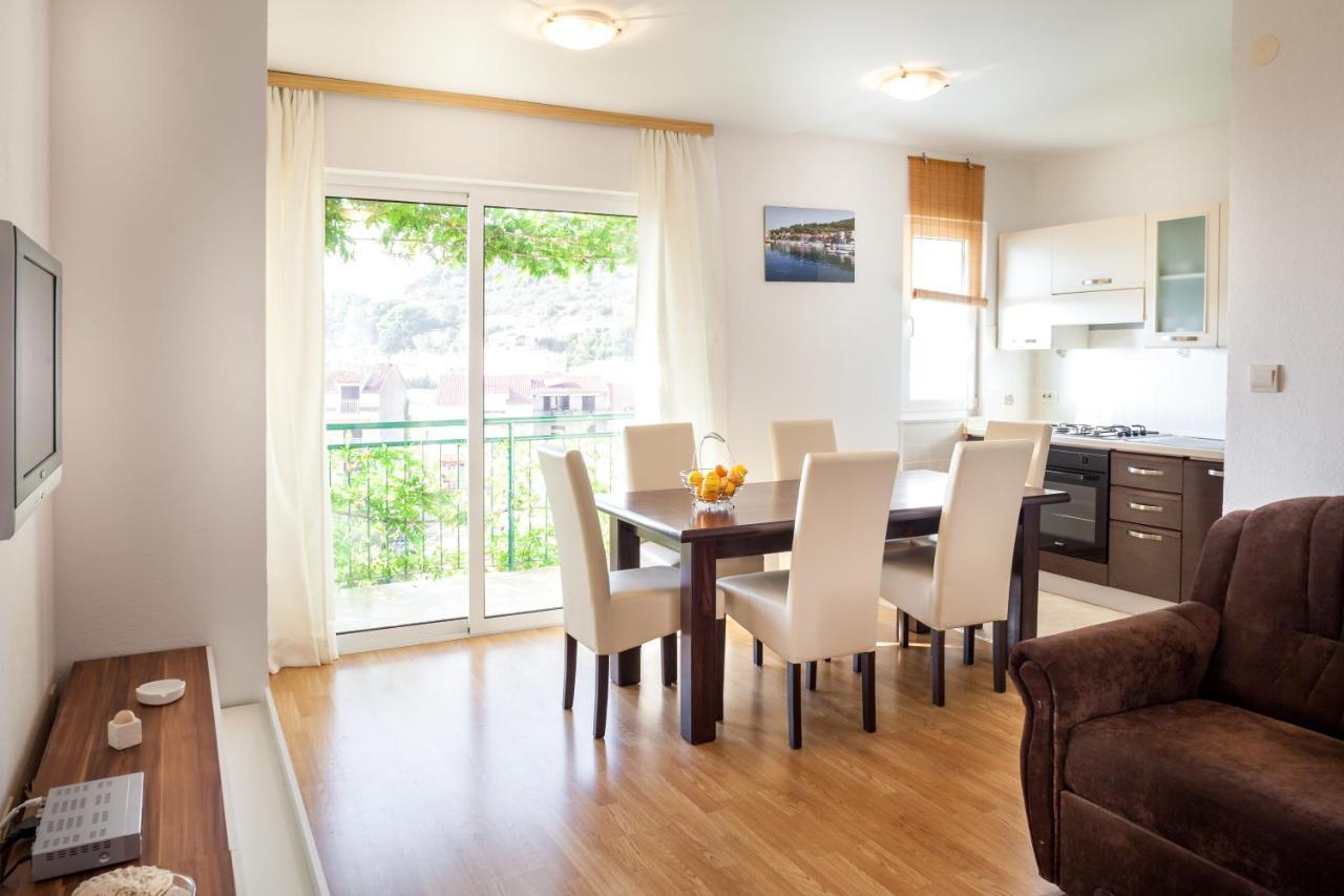 Apartments Leut 80M From The Sea Podgora Rum bild