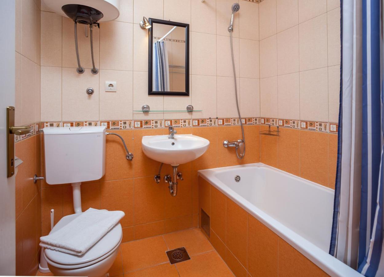 Apartments Leut 80M From The Sea Podgora Rum bild
