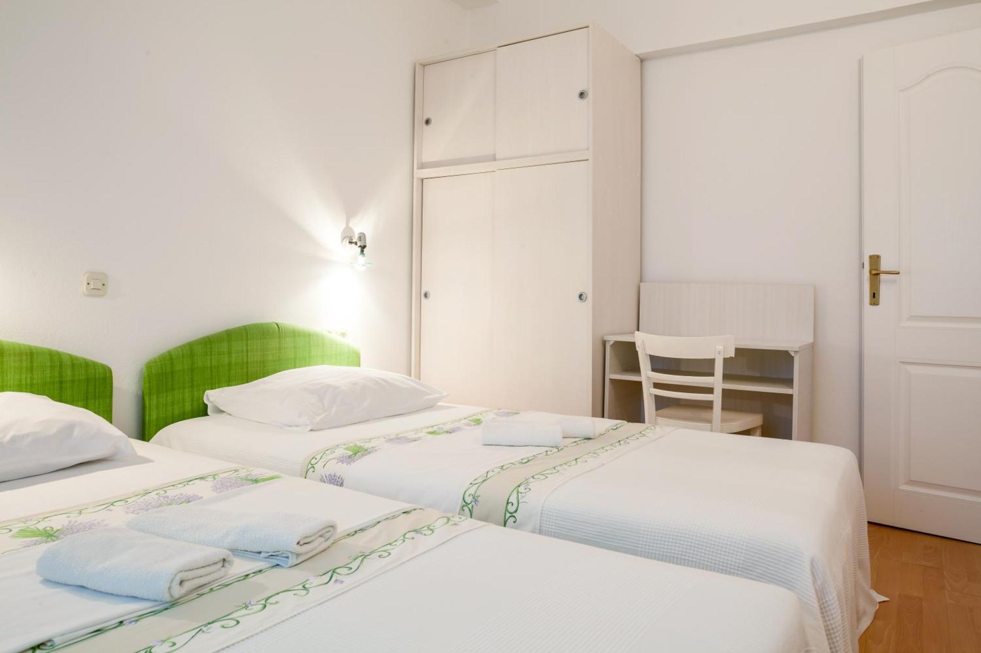 Apartments Leut 80M From The Sea Podgora Rum bild