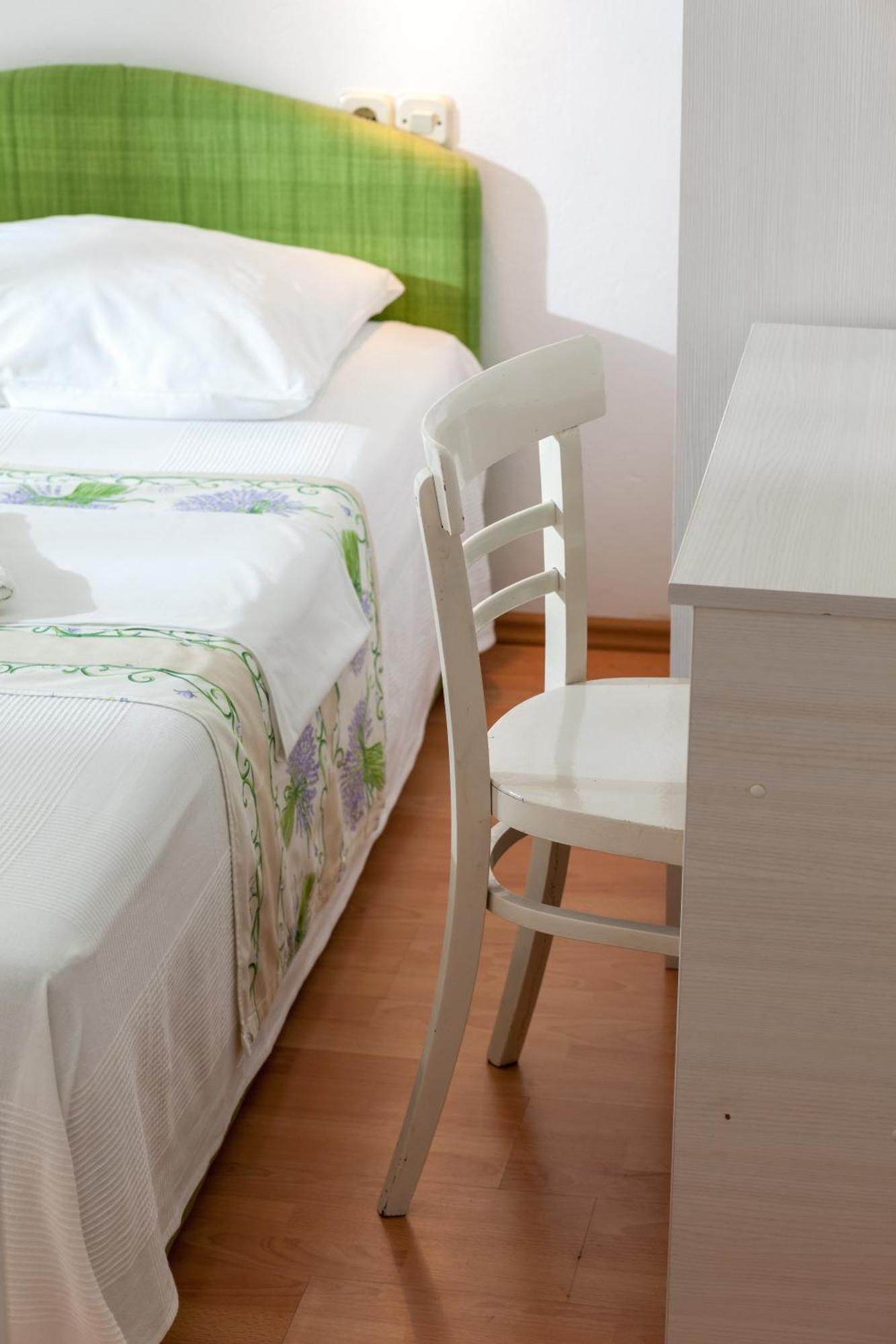Apartments Leut 80M From The Sea Podgora Rum bild