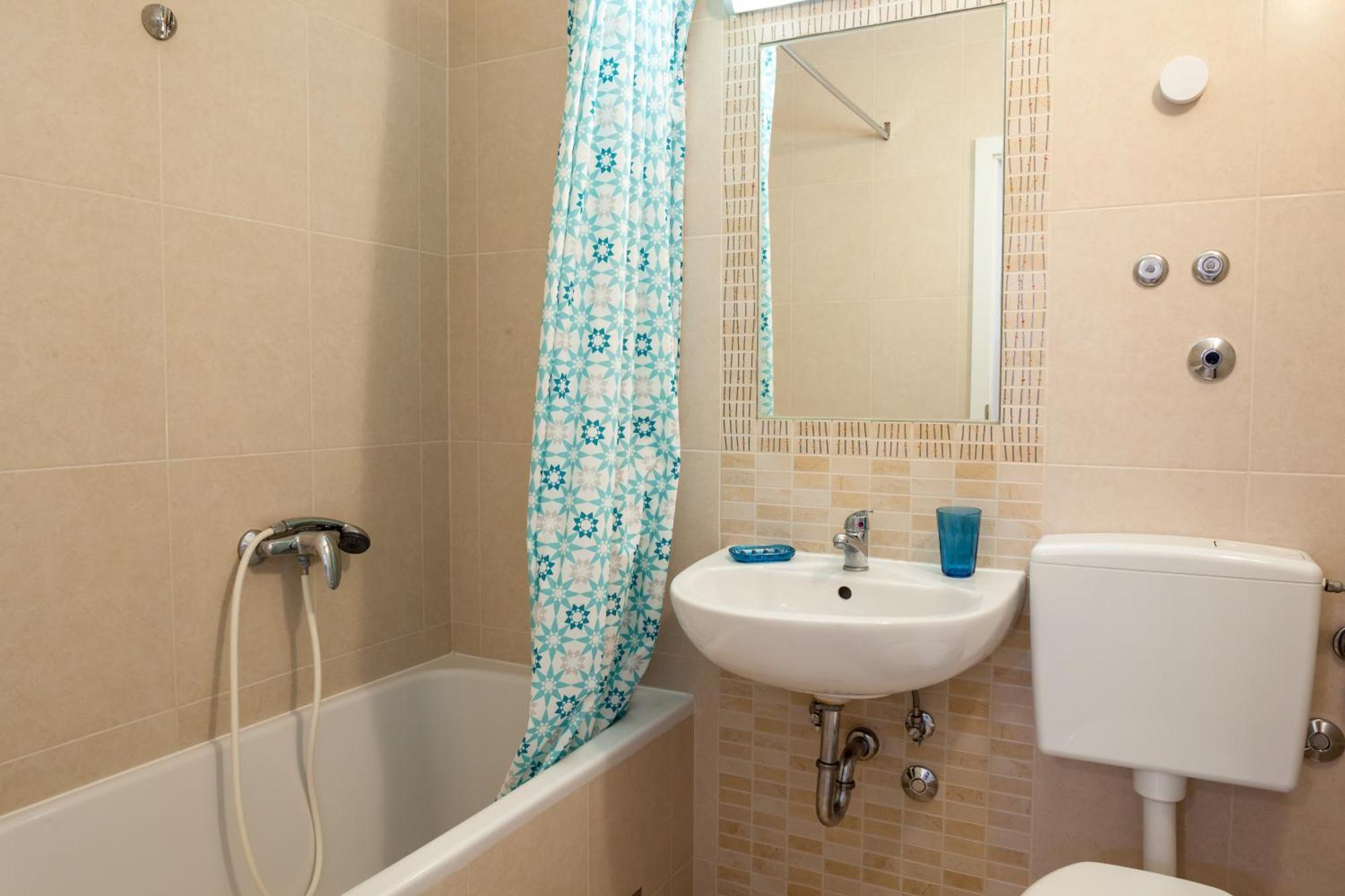 Apartments Leut 80M From The Sea Podgora Rum bild