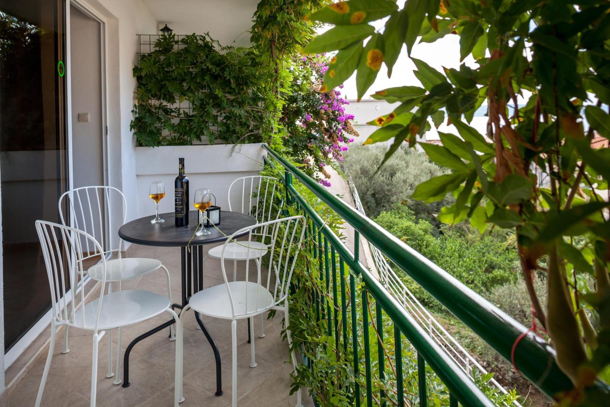 Apartments Leut 80M From The Sea Podgora Rum bild