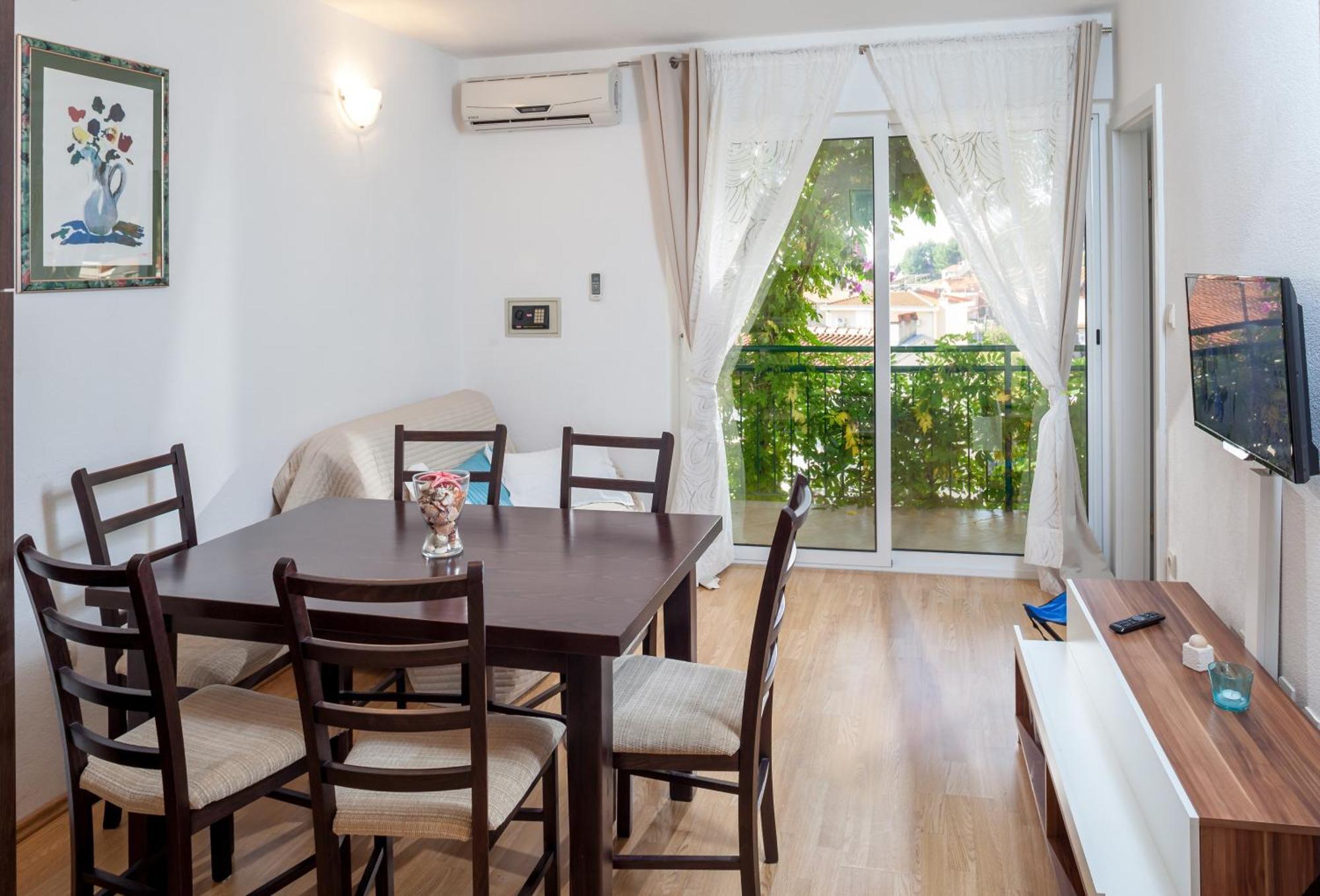 Apartments Leut 80M From The Sea Podgora Exteriör bild